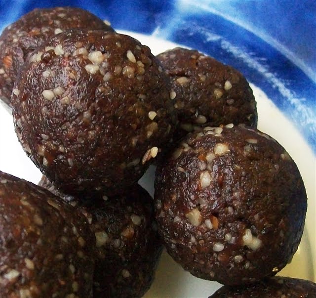 Raw Cacao Treat Balls - Quirky Cooking
