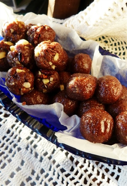 Walnut & Raw Cacao Nib Bliss Balls - Quirky Cooking