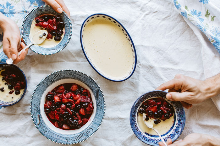 Russian custard with roasted berries
