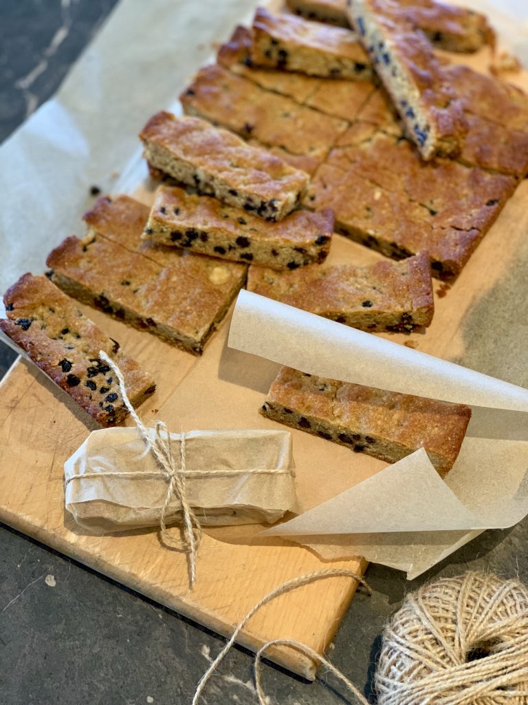 Lemon & Currant Bars |Quirky Cooking
